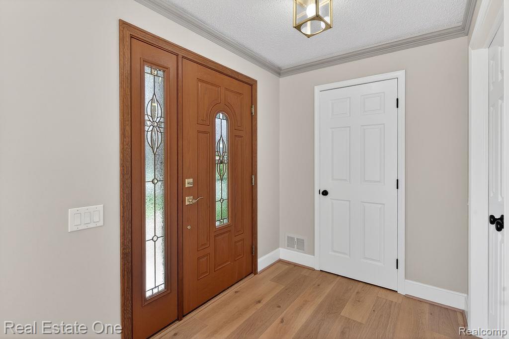 42660 Elizabeth Place, Clinton Twp, MI 48038 — Photo 6