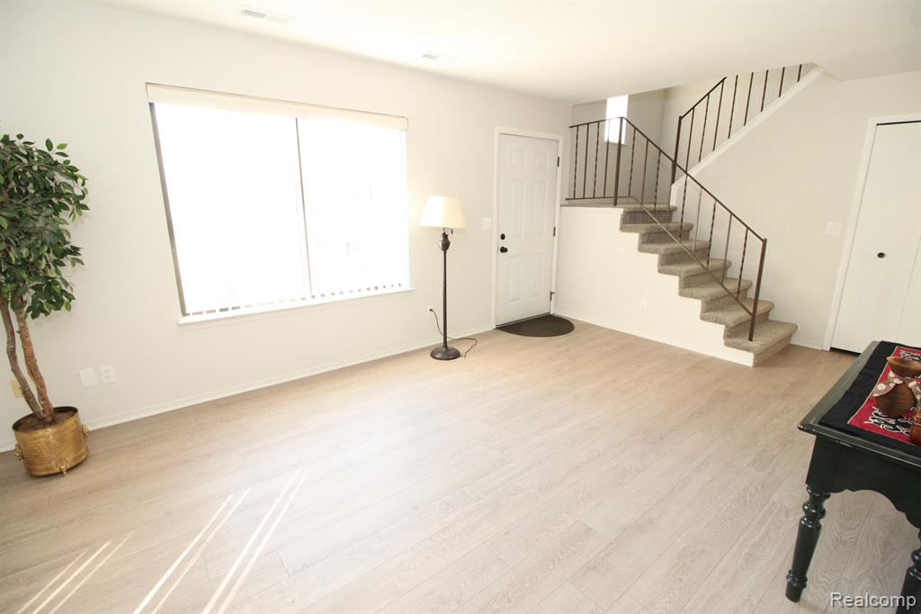 40831 HIGHPOINTE Drive, Clinton Twp, MI 48038 — Photo 16