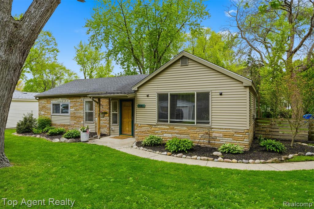 7048 Lapham, Waterford, MI 48329 — Photo 2