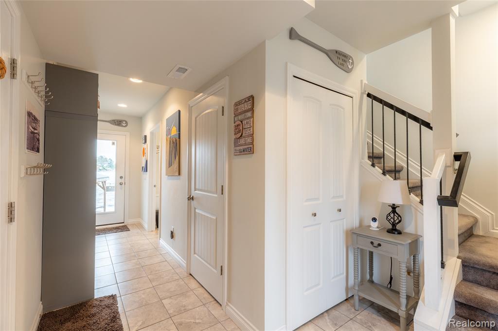 376 Bellevue Avenue, Lake Orion, MI 48362 — Photo 8