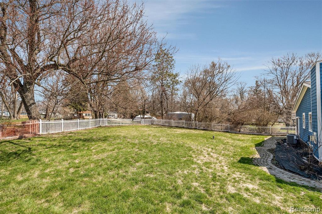 590 Hillwood, White Lake, MI 48383 — Photo 36