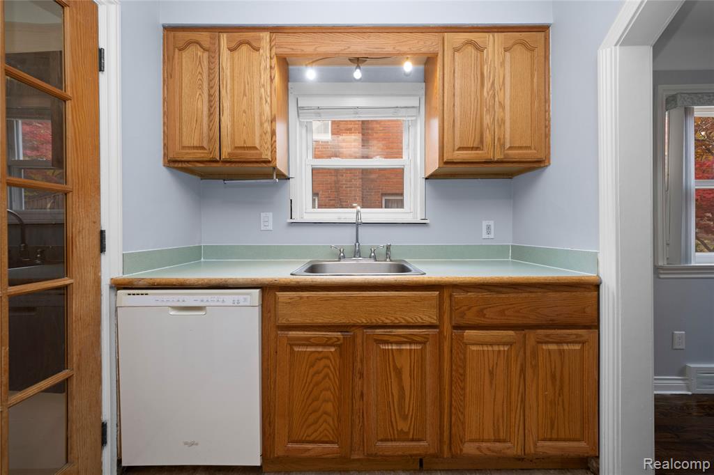8928 Becker Avenue, Allen Park, MI 48101 — Photo 16