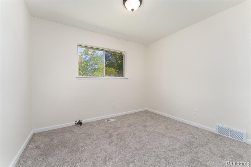 6201 Lerner Way, Lansing, MI 48911 — Photo 18