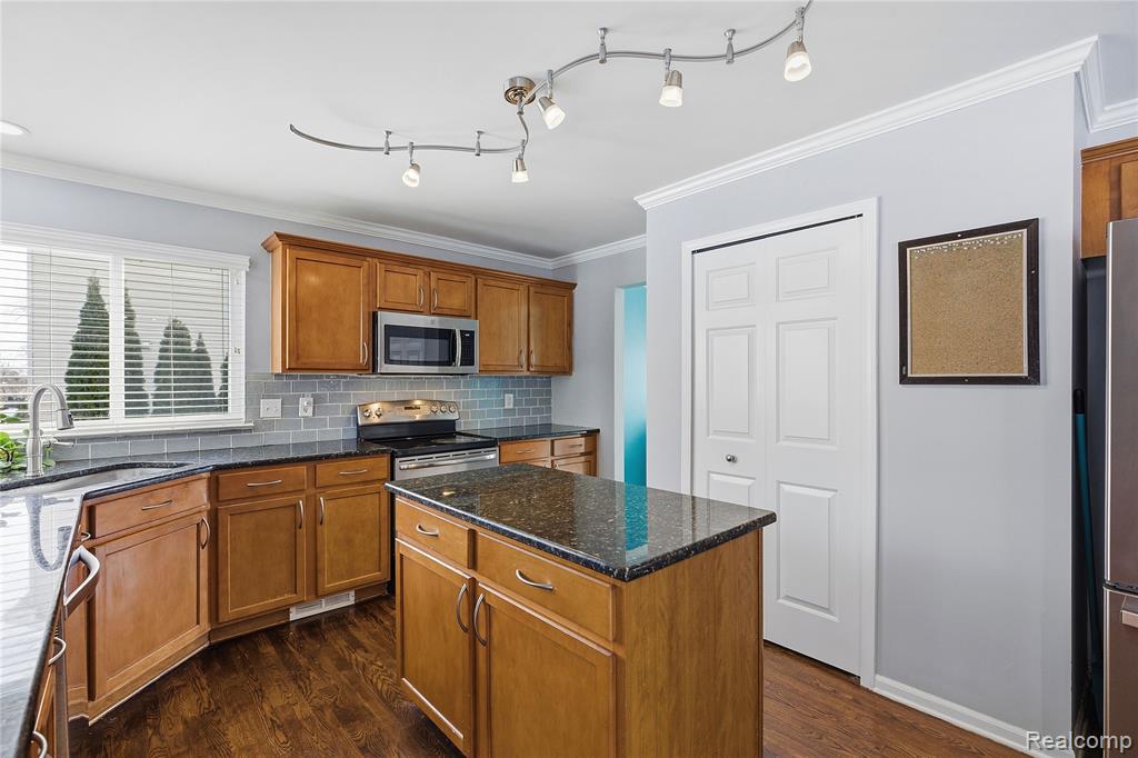7167 Colchester Lane, Ypsilanti, MI 48197 — Photo 13