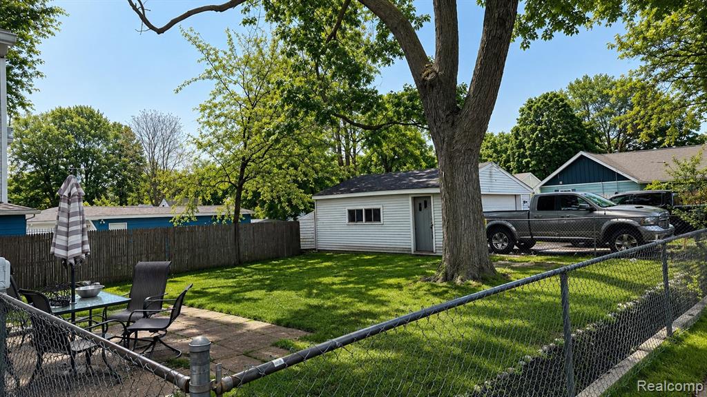 714 E Beverly Avenue, Pontiac, MI 48340 — Photo 2