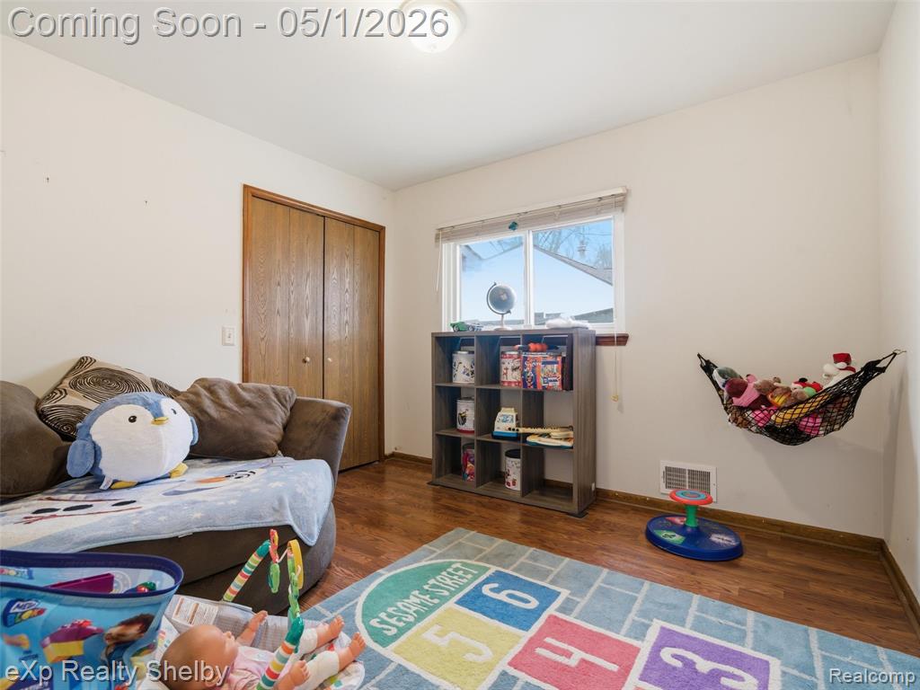 21660 Roosevelt Avenue, Farmington, MI 48336 — Photo 17