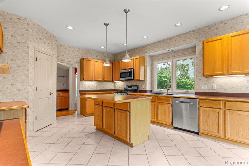 47553 TEN POINT Drive, Canton, MI 48187 — Photo 14