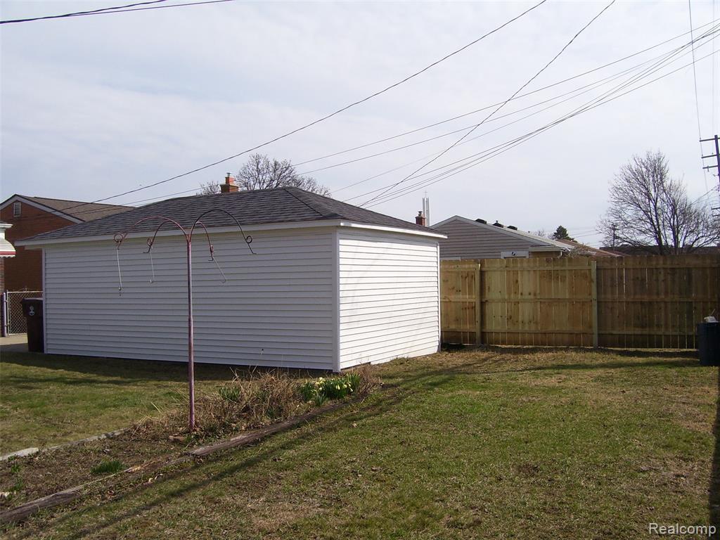 7300 Weingartz, Center Line, MI 48015 — Photo 17