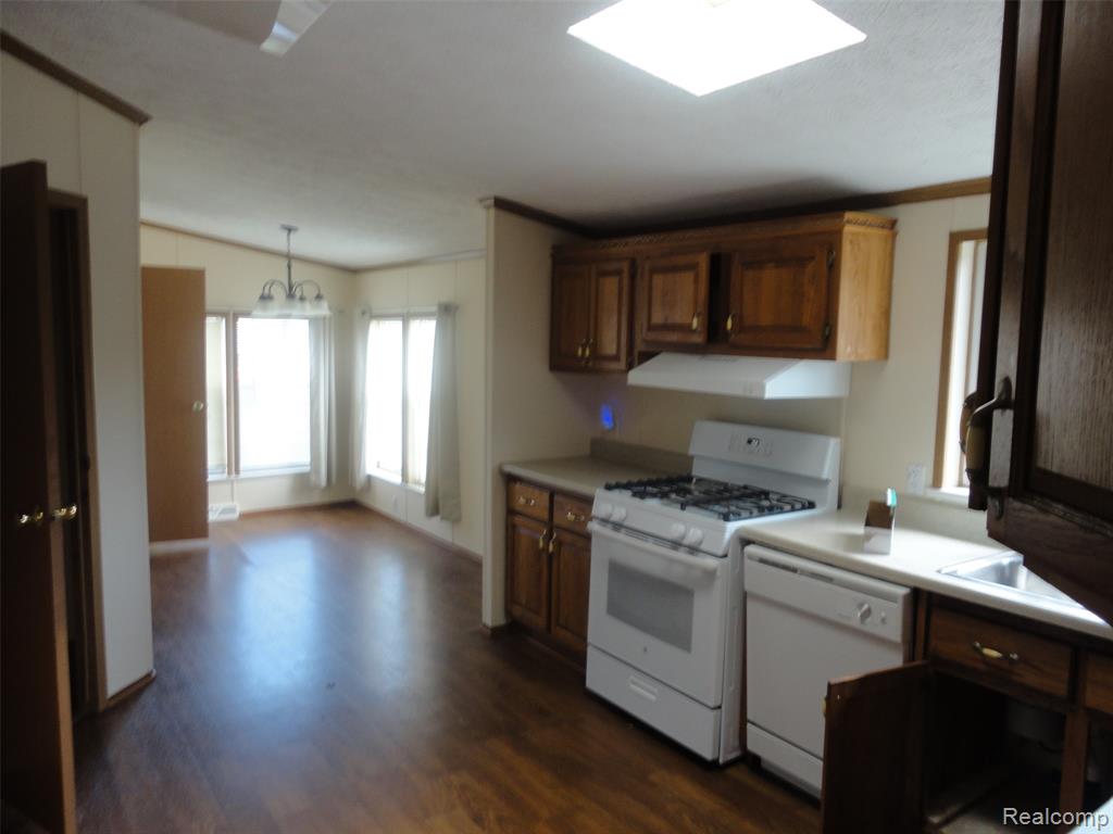 13463 Pear Street, Carleton, MI 48117 — Photo 8