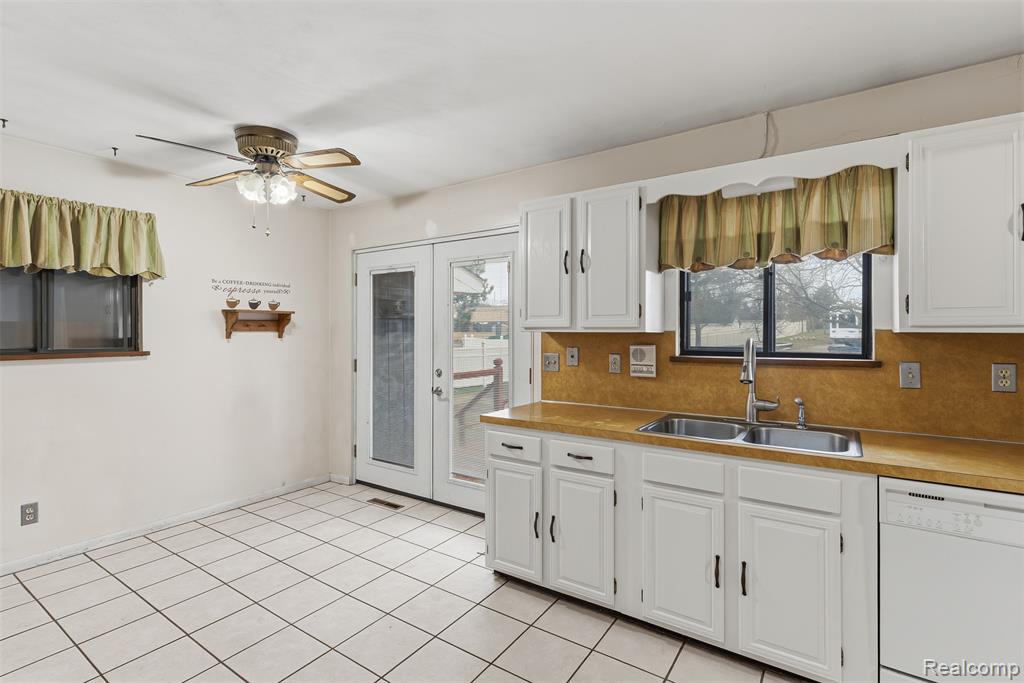 5037 W Court Street, Flint, MI 48532 — Photo 8