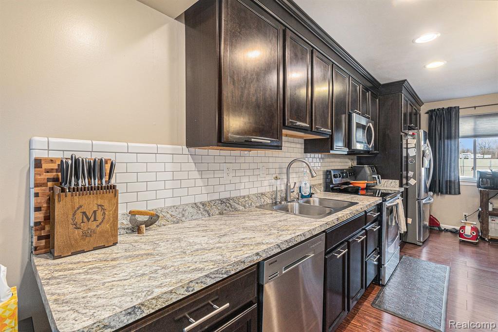 7310 BLUEWATER Drive, 117, Clarkston, MI 48348 — Photo 8