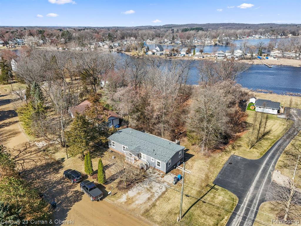 8878 RIVER VALLEY Road, Brighton, MI 48116 — Photo 25