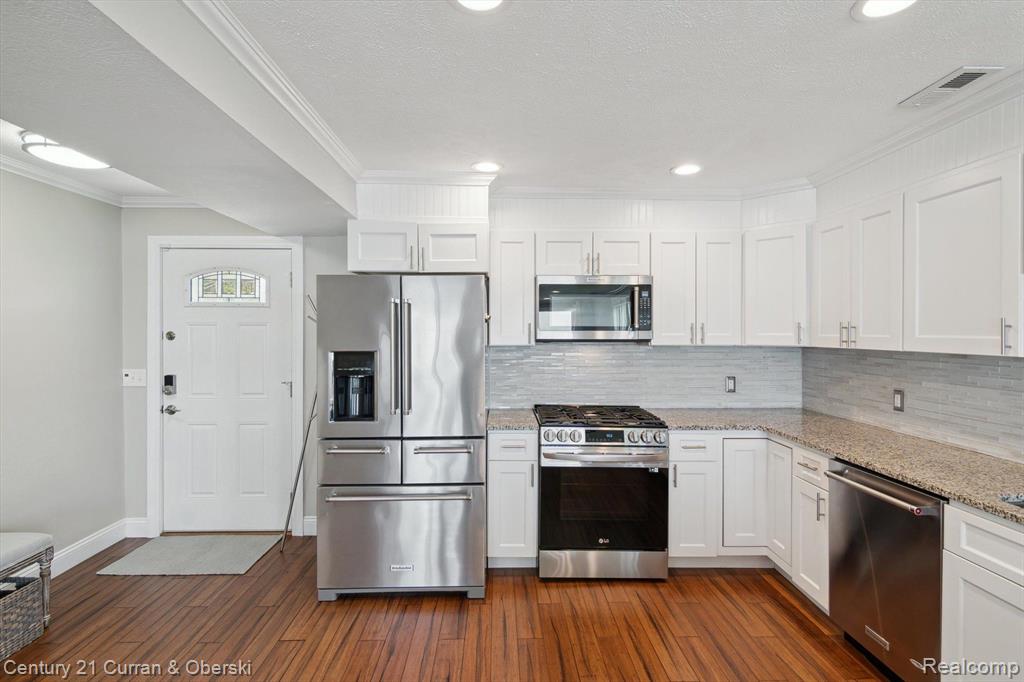 421 EDGEWOOD Drive, Jackson, MI 49201 — Photo 6