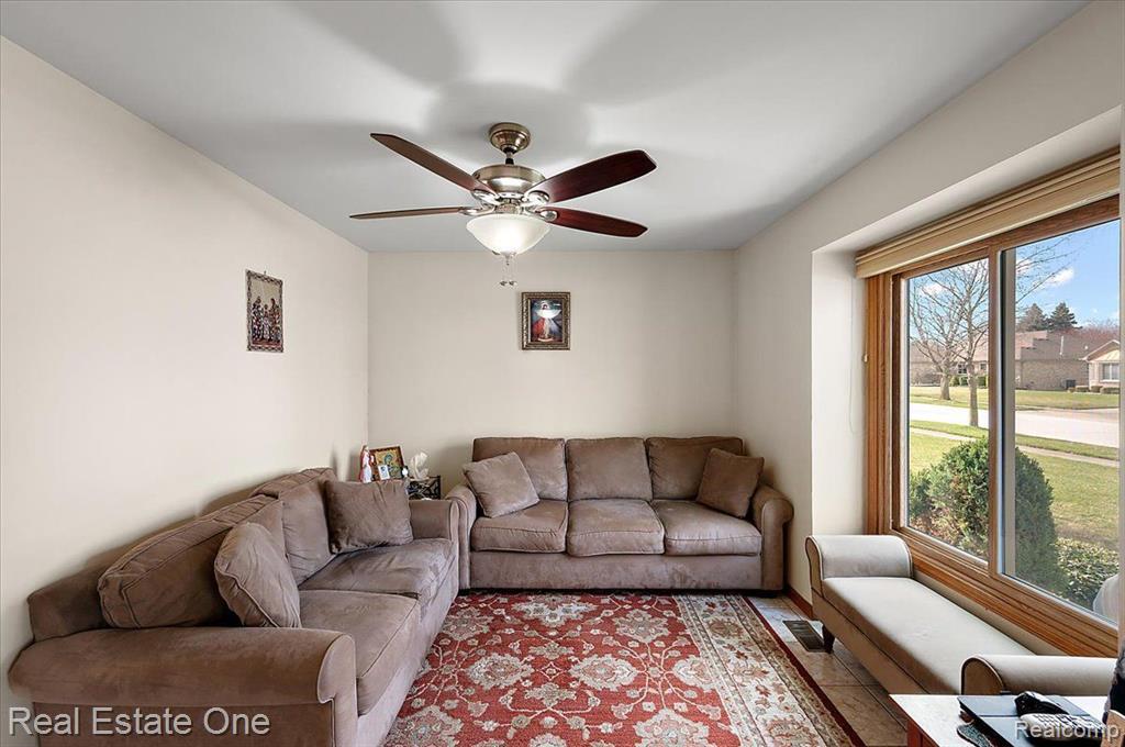 4836 CORRIANDER Drive, Sterling Heights, MI 48314 — Photo 18