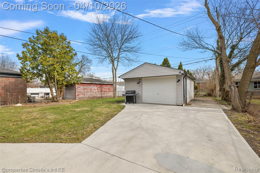 24658 Roanoke Avenue, Oak Park, MI 48237 — Photo 44