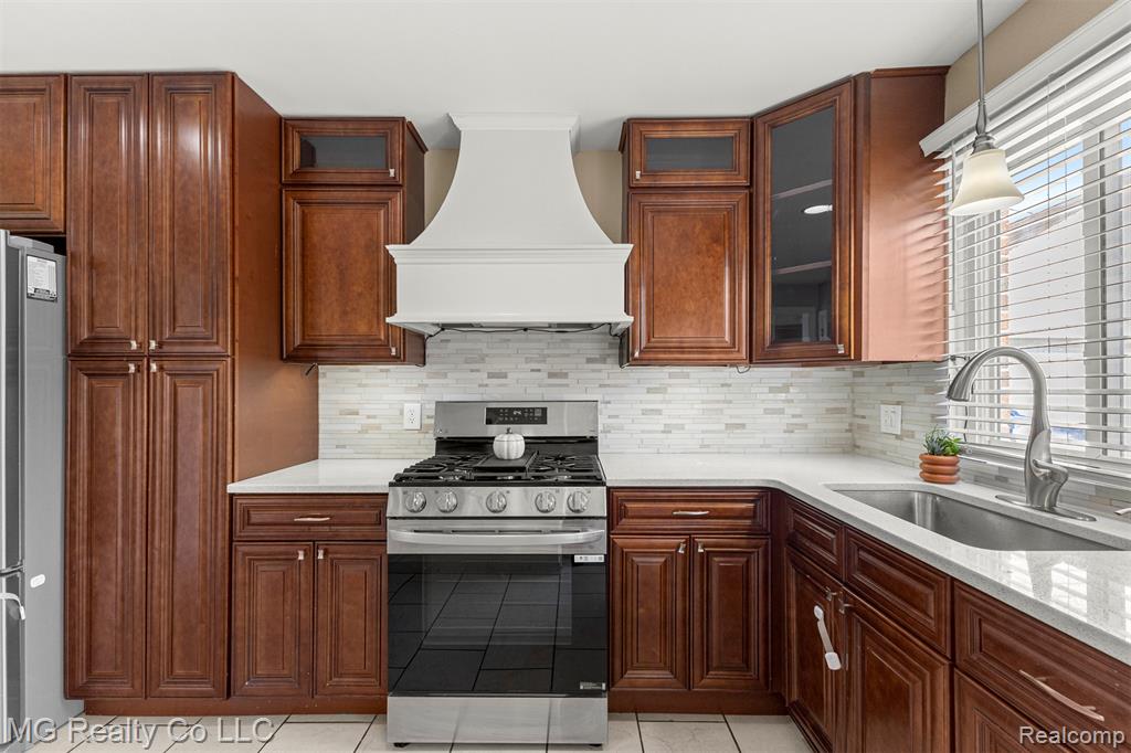 8671 Whitefield Street, Dearborn Heights, MI 48127 — Photo 11