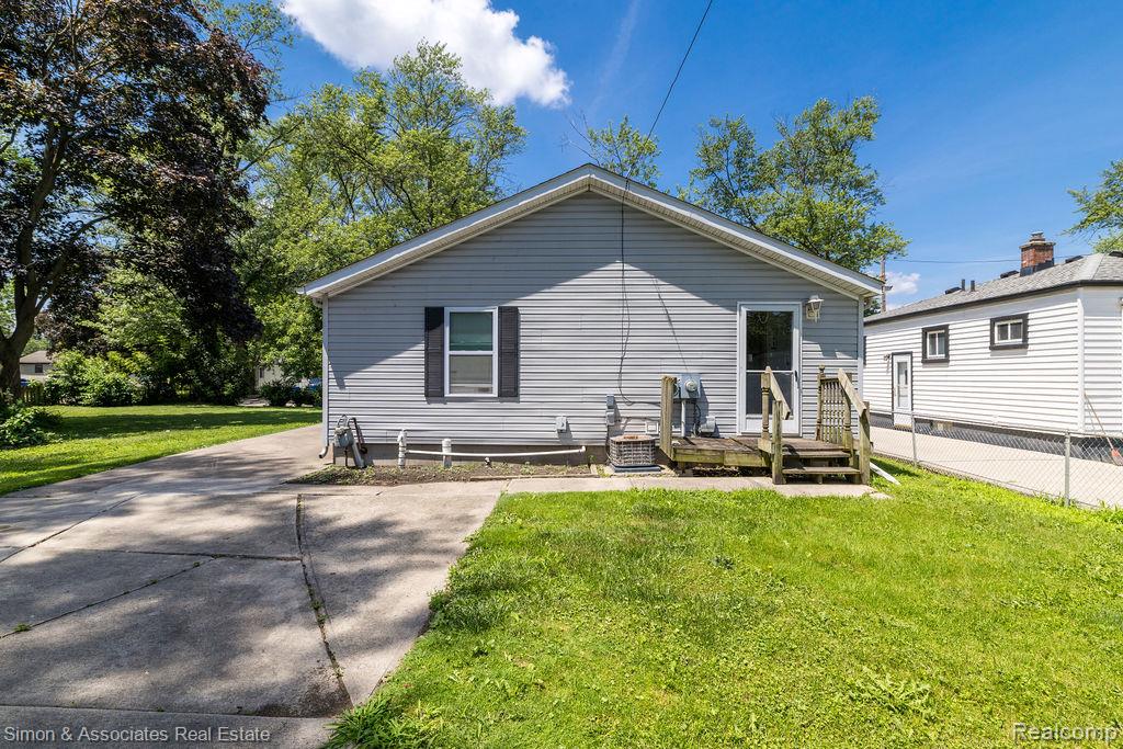 4995 Croissant Street, Dearborn Heights, MI 48125 — Photo 4