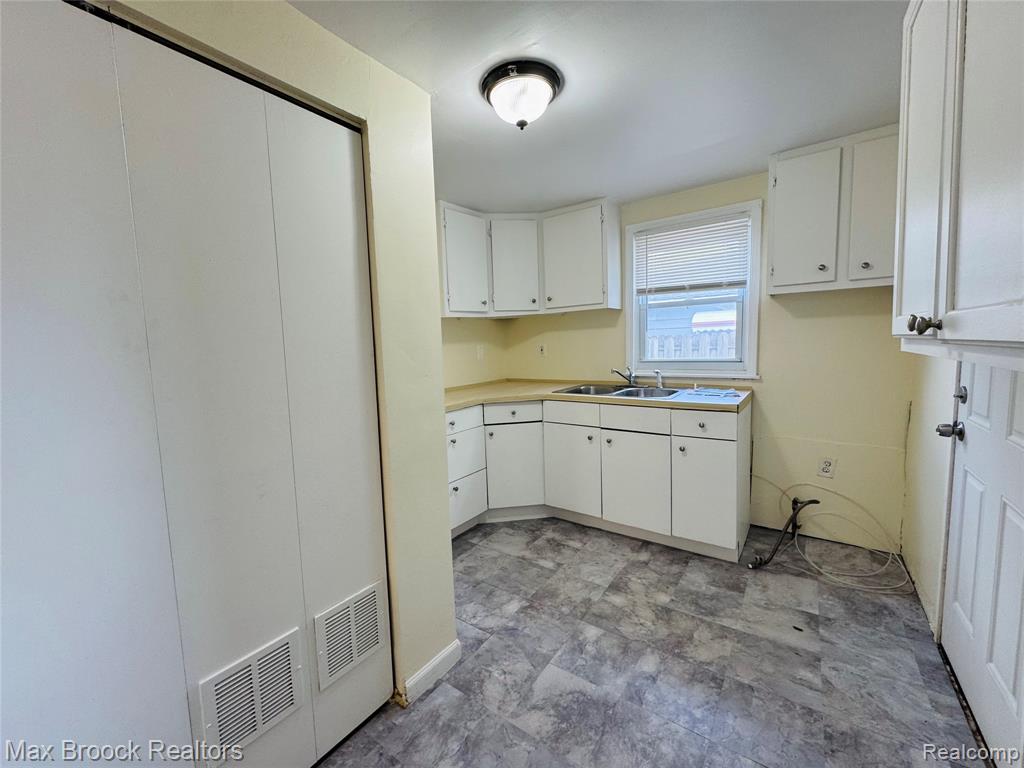 25973 Southwestern Highway, Redford, MI 48239 — Photo 12