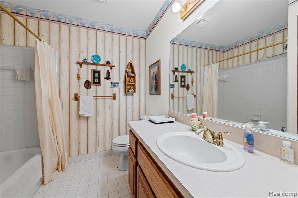 4660 Royal Cove Drive, 5, Utica, MI 48316 — Photo 18