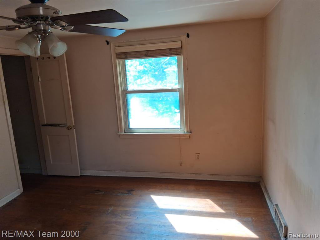 5228 Hillcrest Street, Detroit, MI 48236 — Photo 14