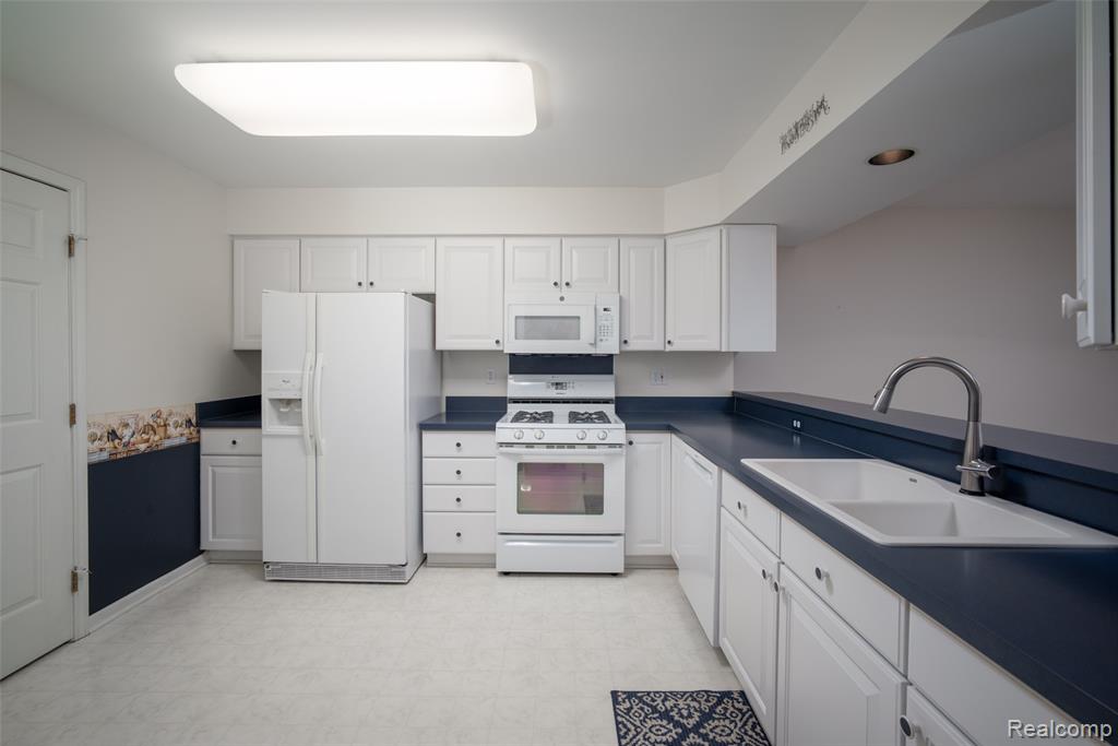 5026 Harbor Oak Drive, Waterford, MI 48329 — Photo 6