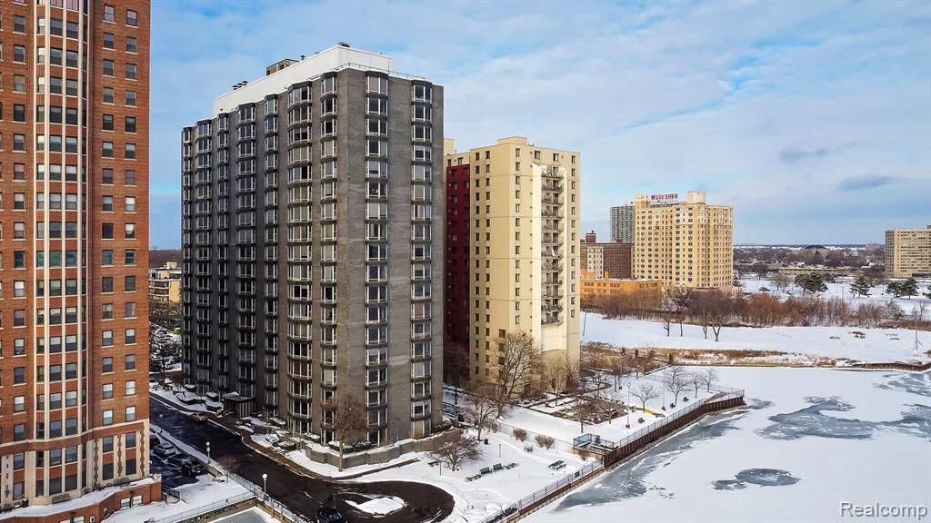 8200 E JEFFERSON Avenue, 1811, Detroit, MI 48214 — Photo 38