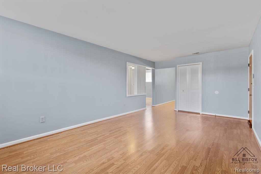 8140 CRESTVIEW Drive, Sterling Heights, MI 48312 — Photo 8