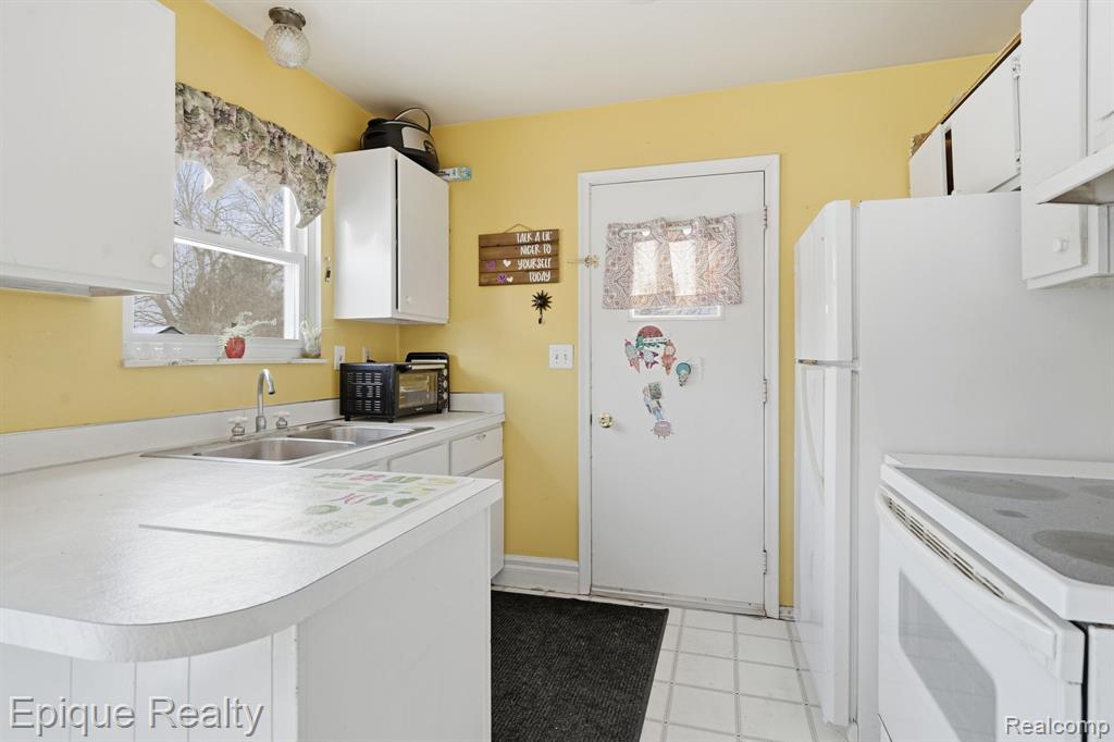 2191 Stonesthrow Drive, Lapeer, MI 48446 — Photo 12