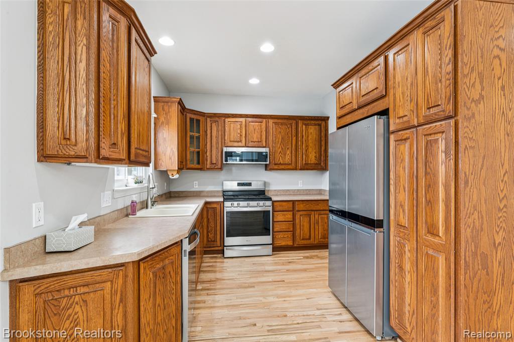 7796 Fountain Hills Lane, Davisburg, MI 48350 — Photo 12