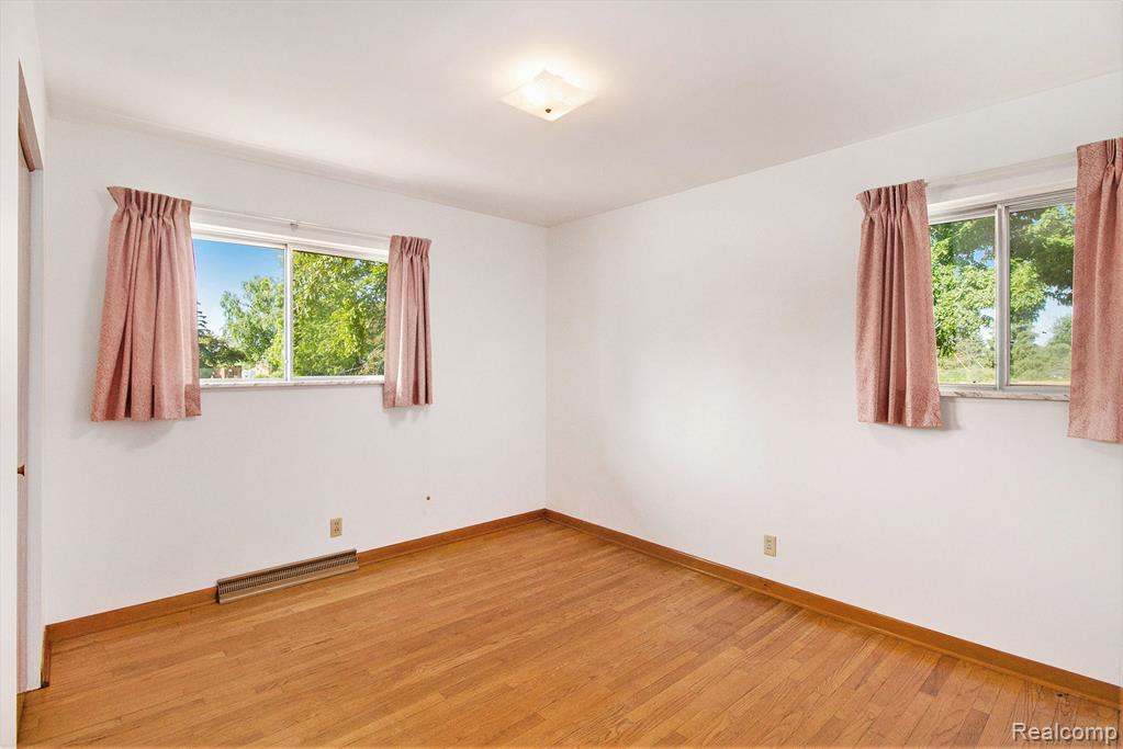 12105 Hegel Road, Goodrich Vlg, MI — Photo 14