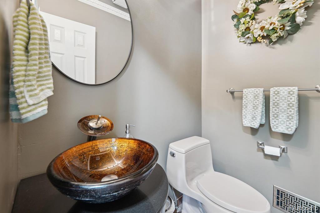 6900 Woonsocket Street, Canton, MI 48187 — Photo 18