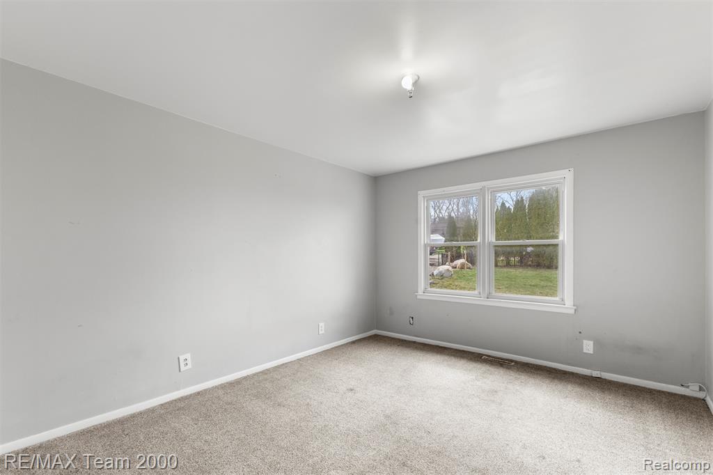 4390 Cass Elizabeth Road, Waterford, MI 48328 — Photo 16