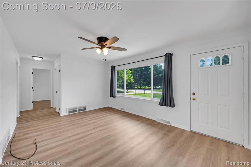 7168 Wedworth Street, Waterford, MI 48327 — Photo 10