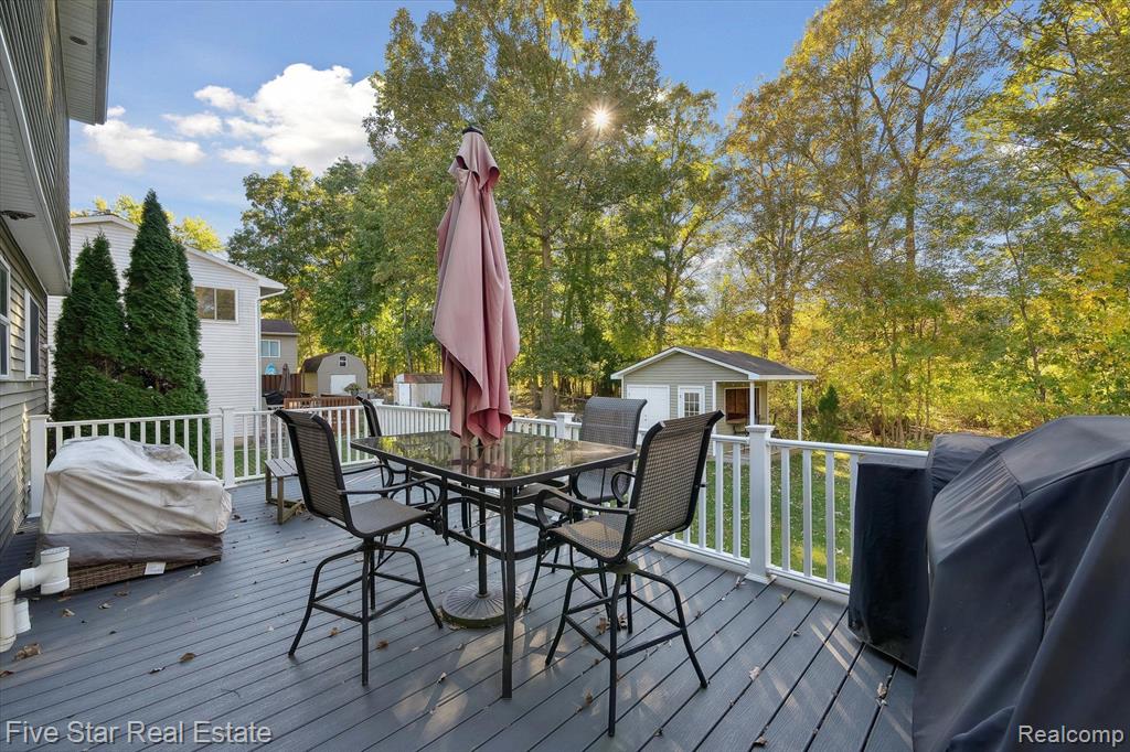 490 CLAYBURN Boulevard, Waterford, MI 48327 — Photo 35