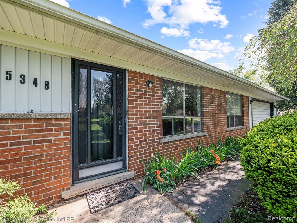 5348 BURGUNDY Drive, Clarkston, MI — Photo 4