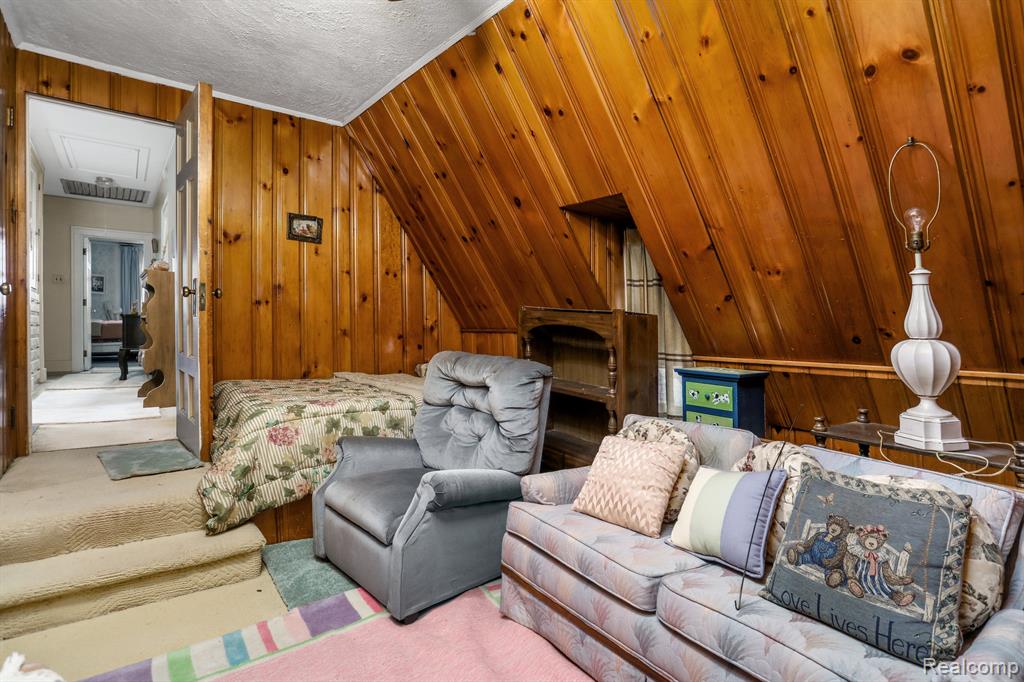 8691 E OUTER Drive, Detroit, MI 48213 — Photo 28