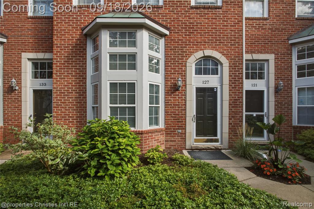 127 N Georgetown Square, Royal Oak, MI 48067