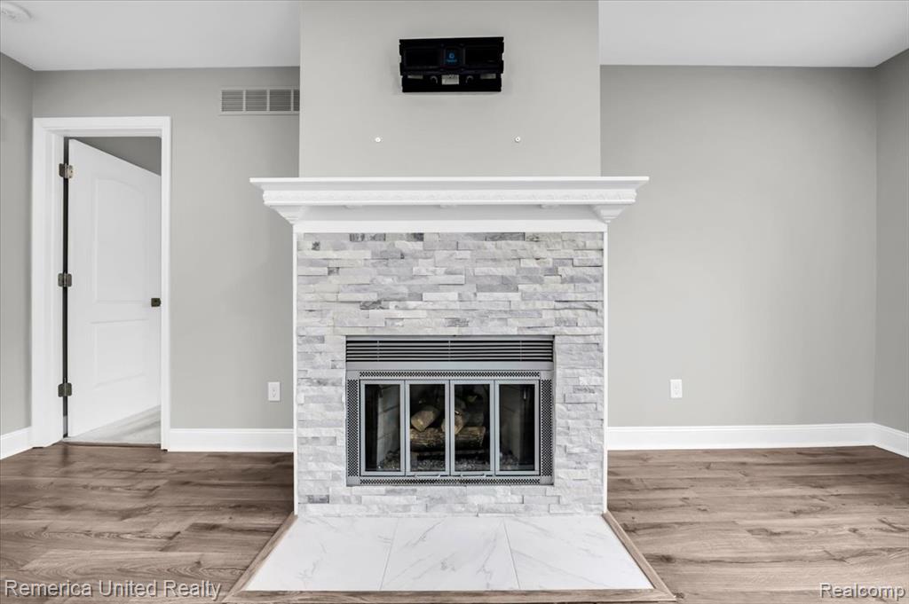 7968 Lawrence, West Bloomfield, MI — Photo 9