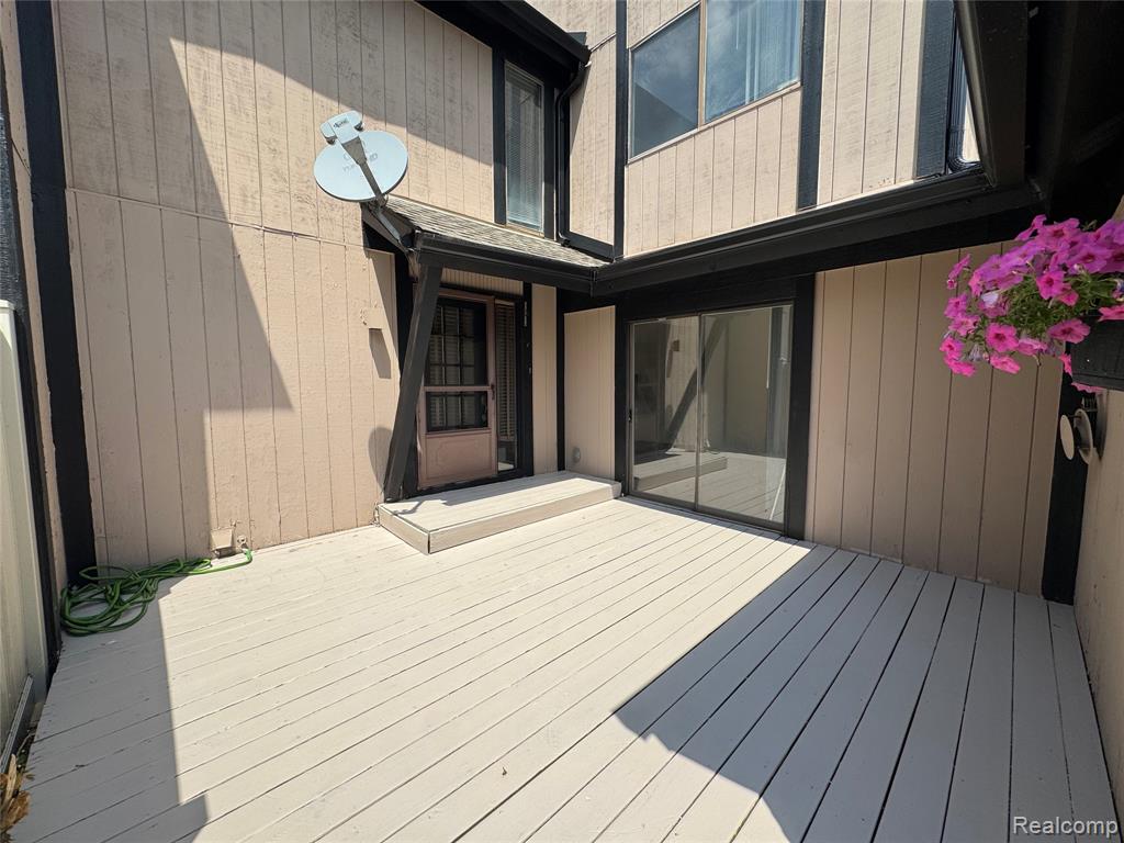5216 Brett Court, West Bloomfield, MI — Photo 2