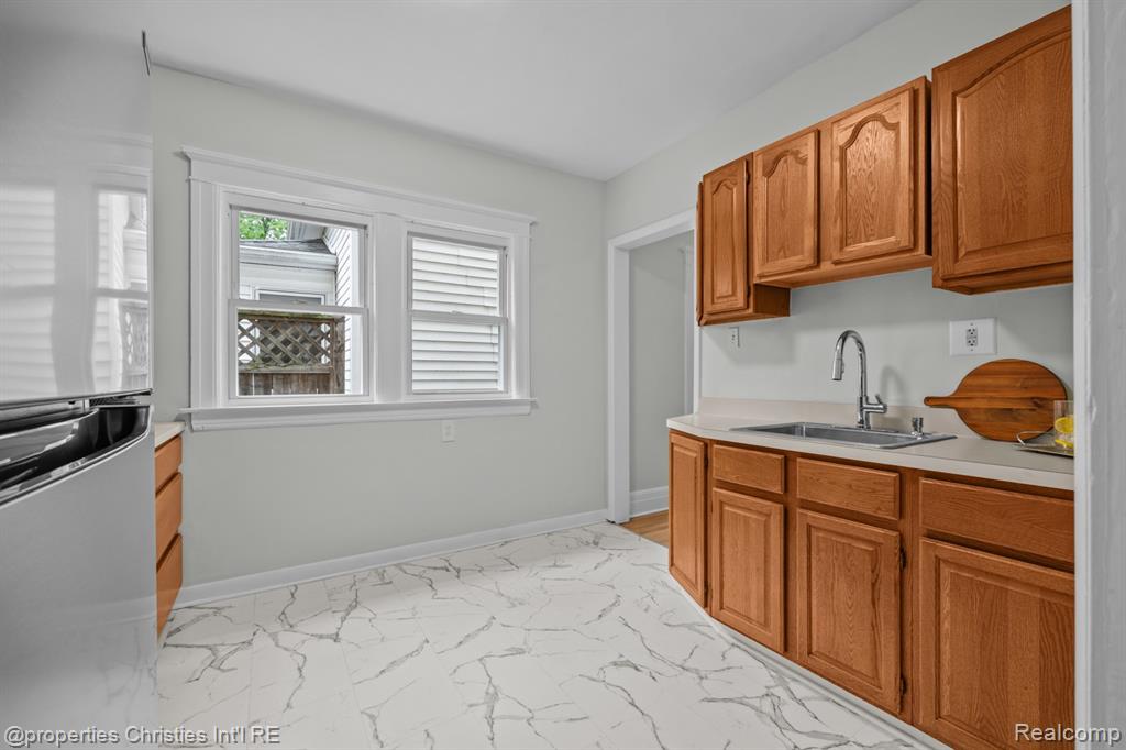 1093-95 Lakepointe Street, Grosse Pointe Park, MI 48230 — Photo 15