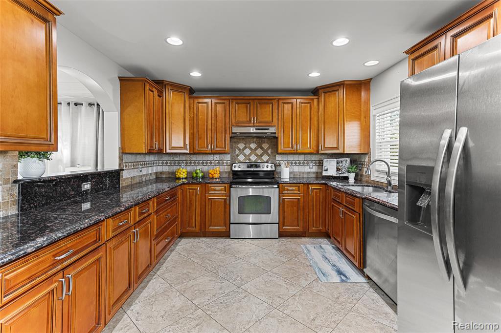 23364 Clark road Road, Belleville, MI 48111 — Photo 14