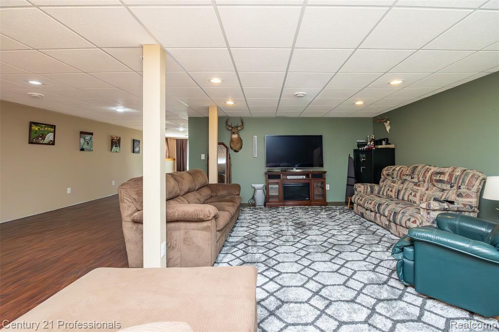 6591 Windiate Road, Waterford, MI 48329 — Photo 29