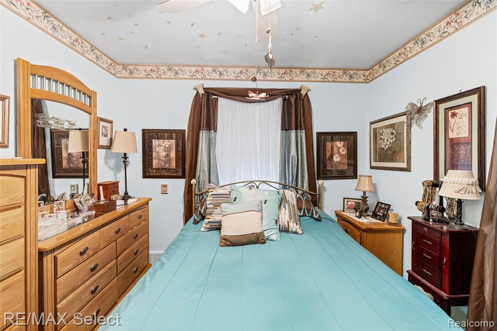 945 Salisbury Avenue, Flint, MI 48532 — Photo 17