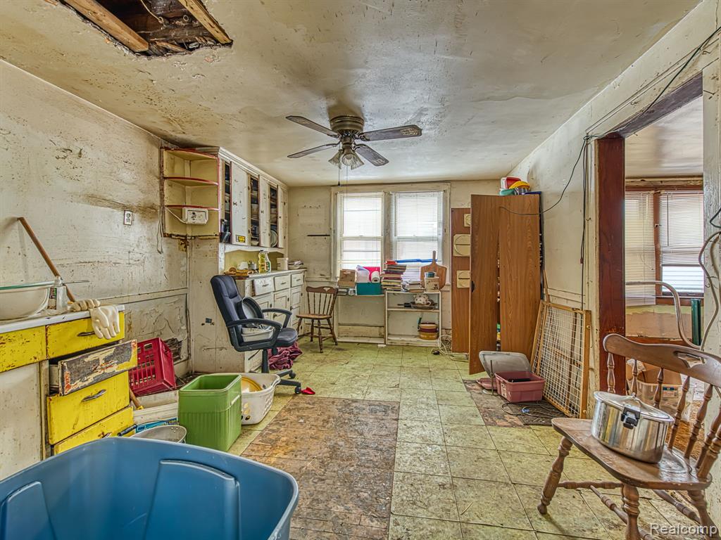 547 Pine Street, Wyandotte, MI 48192 — Photo 12