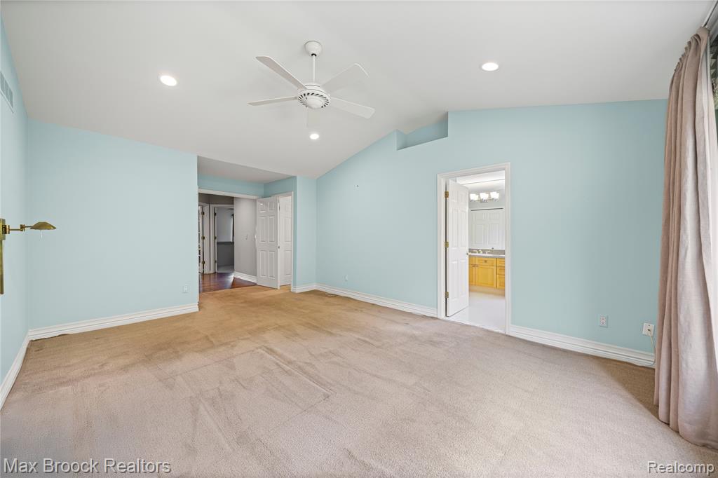 5015 Lake Vista Drive, West Bloomfield, MI 48323 — Photo 31