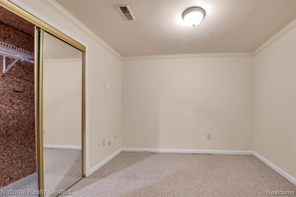29214 W CHANTICLEER Drive, Southfield, MI 48034 — Photo 27