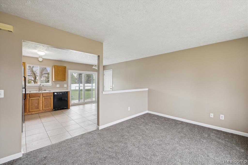 684 HAYSTACK Drive, Linden, MI 48451 — Photo 7