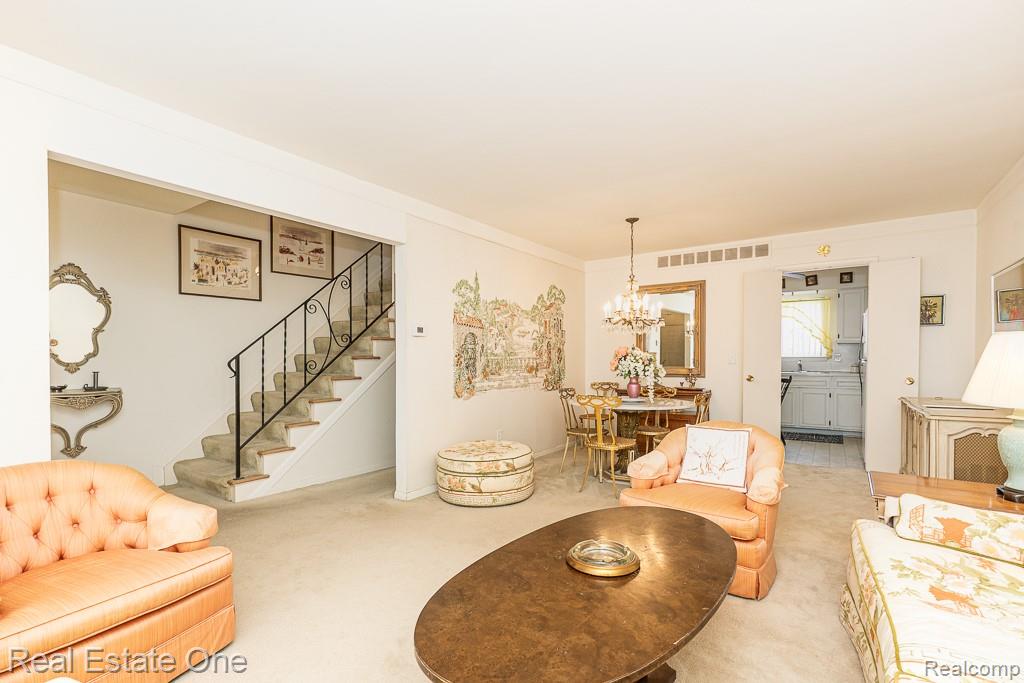 409 Fox Hills Drive N, 95, Bloomfield Hills, MI 48304 — Photo 5
