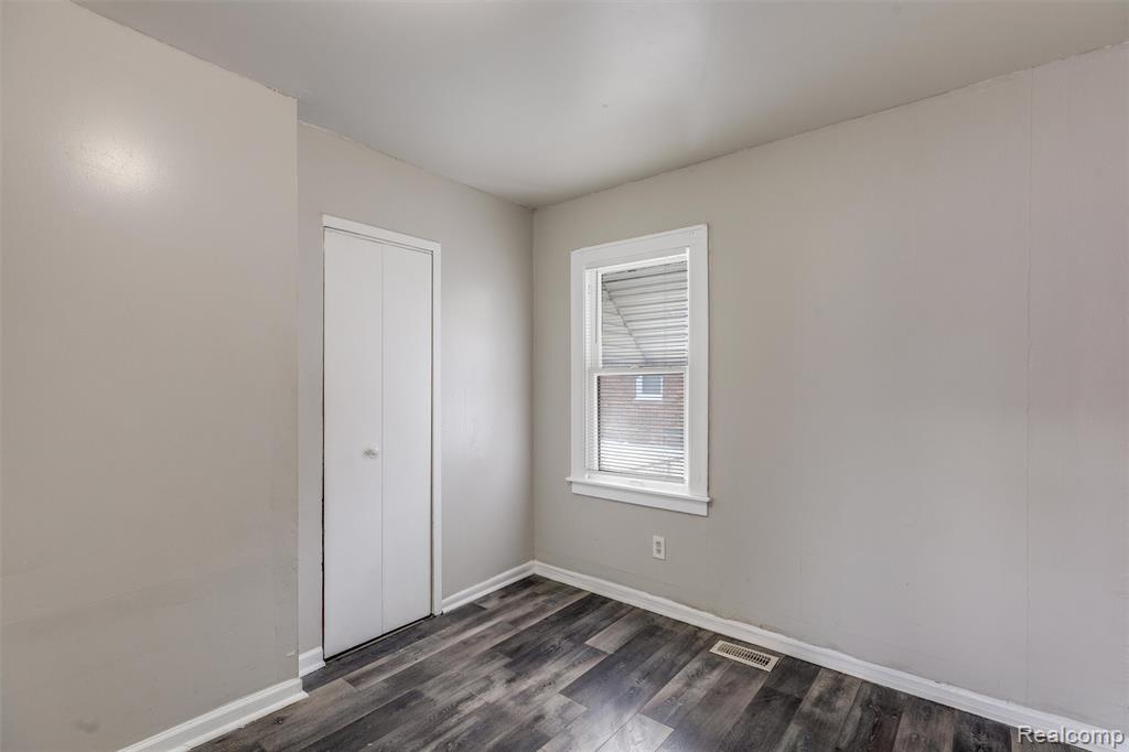 15358 Charles R Avenue, Eastpointe, MI 48021 — Photo 18