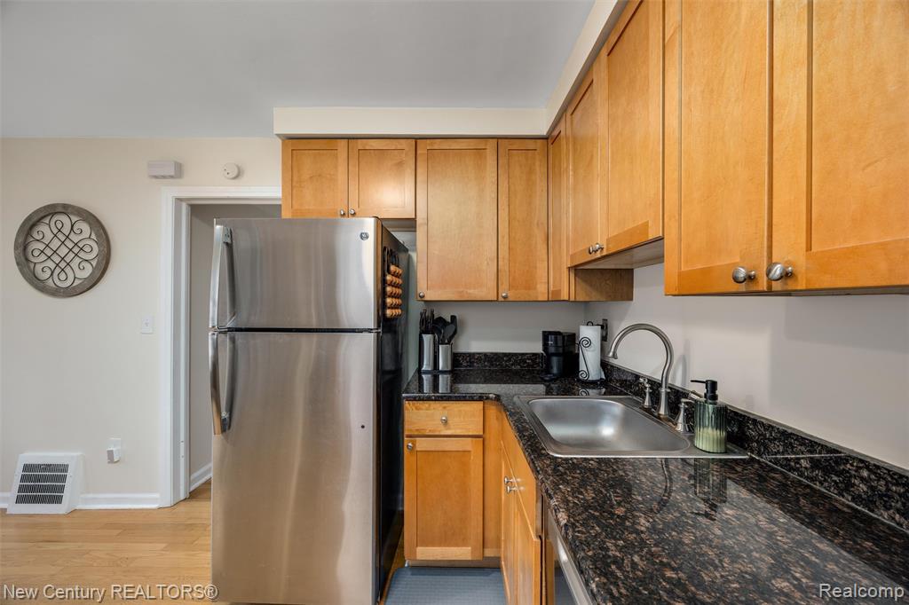 609 E Baker Avenue, Clawson, MI — Photo 7